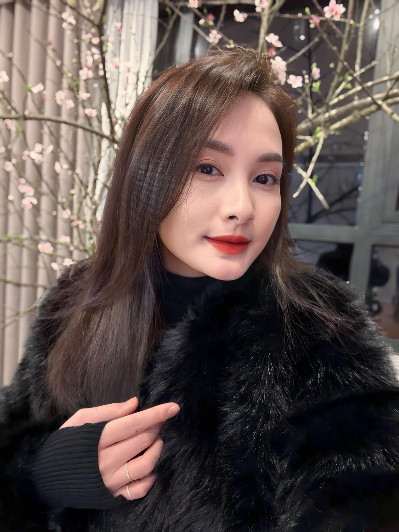 Bảo Thanh tự cảm ơn bản thân vì một năm qua đã cố gắng. “Dù gì cũng sẽ luôn mạnh mẽ, hạnh phúc, biết ơn và mỉm cười. Tạm biệt 2023 đã cho tôi nhiều bài học… đón chào 2024 tuyệt vời hơn bên nhau” – nữ diễn viên Sống chung với mẹ chồng chia sẻ.