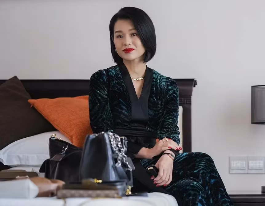Tôn Lệ và Hồ Hạnh Nhi (phải) trong Cuộc đời tươi đẹp.