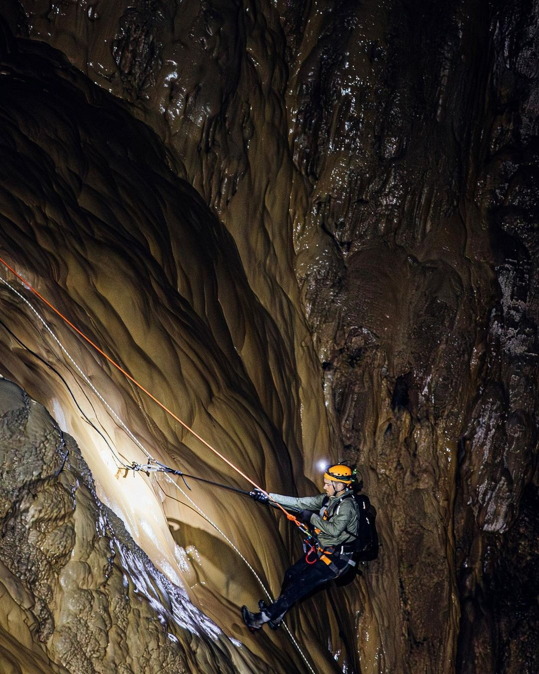 DJ Martin Garrix cùng bạn bè khám phá hang Sơn Đoòng. Ảnh: Instagram.