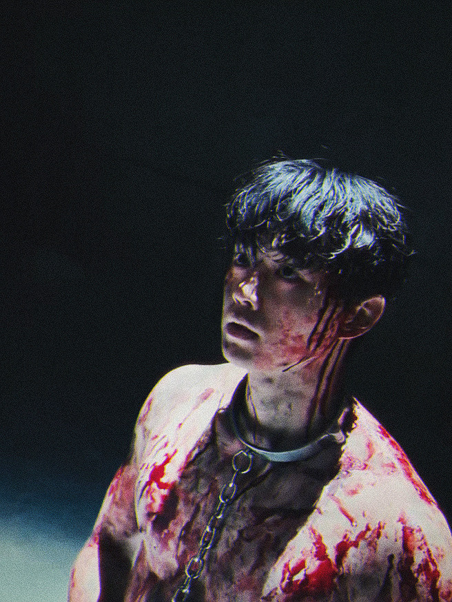 Cảnh khỏa thân của Song Kang trong Sweet Home 2.