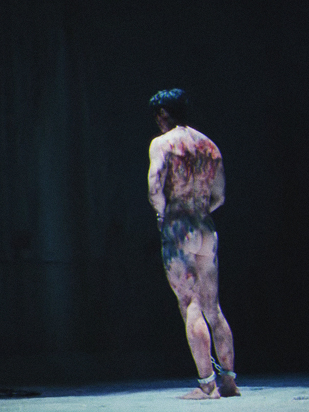 Cảnh khỏa thân của Song Kang trong Sweet Home 2.