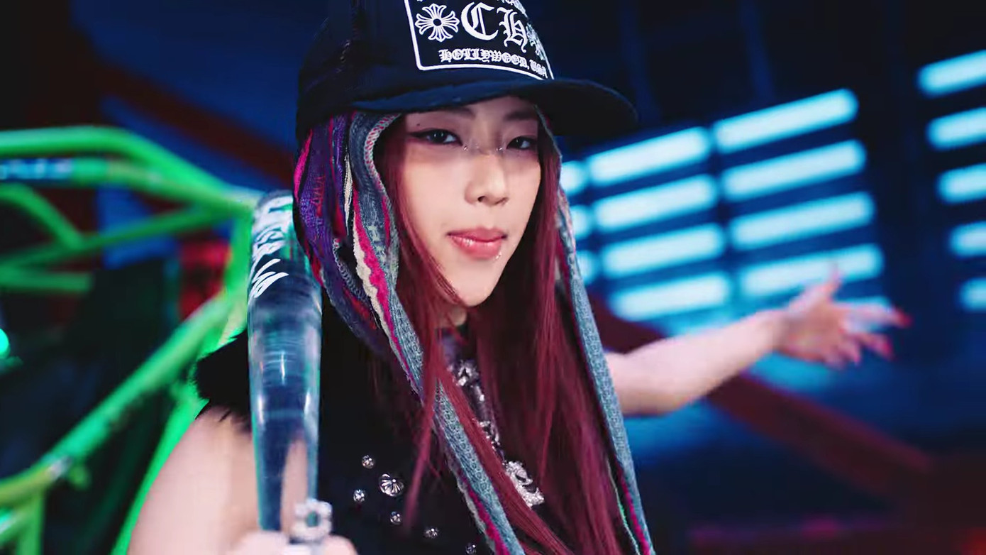 Âm nhạc theo công thức, MV đóng hộp, khoe bối cảnh hoành tráng, quần áo hầm hố, sang chảnh là những thứ thường thấy ở YG. MV ra mắt của BabyMonster hay BlackPink cũng không ngoại lệ. Âm nhạc theo công thức, MV đóng hộp, khoe bối cảnh hoành tráng, quần áo hầm hố, sang chảnh là những thứ thường thấy ở YG. MV ra mắt của BabyMonster hay BlackPink cũng không ngoại lệ.