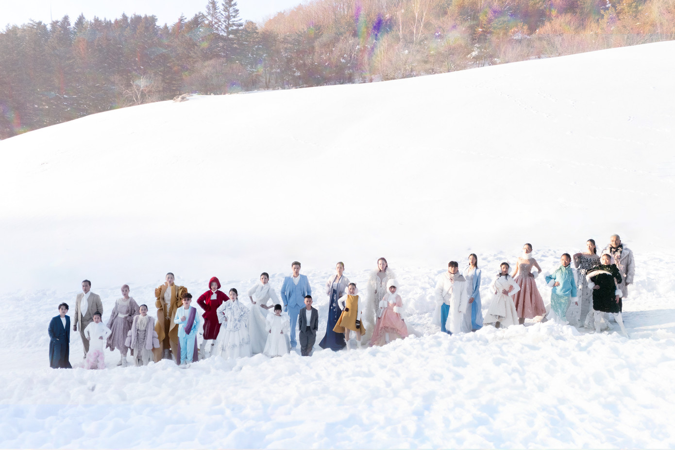 Dự án diễn ra trọn vẹn với bộ sưu tập chủ đề “Rainbow Snow” của nhà thiết kế Tommy Tường Lê và 24 người mẫu chuyên nghiệp qua nhiều thế hệ. Ngoài siêu mẫu Xuân Lan, dự án còn có sự tham gia của top model Thùy Trang, top model Nguyễn Hợp, Trâm Anh The Face, diễn viên Lâm Thanh Nhã, Thiên Ân (bé Thỏ), Sarah Trần, Cherry Khánh My, Đại Phong, Huyền Trang, Minh Anh, Trọng Phương, Quỳnh Trang, Kiến Đạt,… Dự án diễn ra trọn vẹn với bộ sưu tập chủ đề “Rainbow Snow” của nhà thiết kế Tommy Tường Lê và 24 người mẫu chuyên nghiệp qua nhiều thế hệ. Ngoài siêu mẫu Xuân Lan, dự án còn có sự tham gia của top model Thùy Trang, top model Nguyễn Hợp, Trâm Anh The Face, diễn viên Lâm Thanh Nhã, Thiên Ân (bé Thỏ), Sarah Trần, Cherry Khánh My, Đại Phong, Huyền Trang, Minh Anh, Trọng Phương, Quỳnh Trang, Kiến Đạt,…