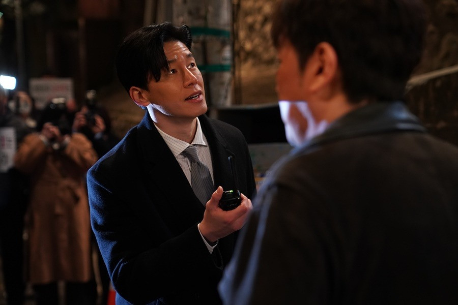 Kẻ đứng sau trò chơi may rủi quyết định mục tiêu, hành động và phần thưởng. Ảnh: Disney+.