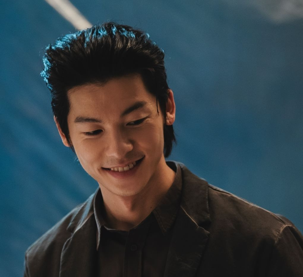 Tạo hình của Hứa Quang Hán (phải) và Lee Kwang Soo. Ảnh: Disney+.