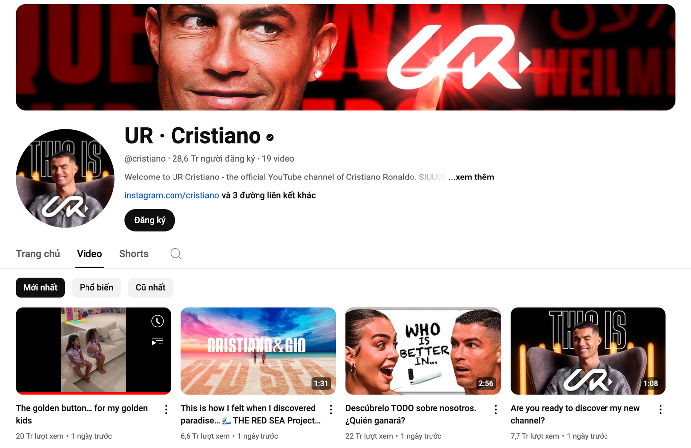 Số lượng người theo dõi kênh YouTube của Cristiano Ronaldo tăng chóng mặt theo từng giờ. Ronaldo đang là cầu thủ đắt giá nhất tại Saudi Pro League khi chơi cho CLB Al-Nassr.