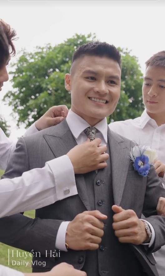 Quang Hải và Chu Thanh Huyền trong tiệc thân mật công bố con đầu lòng. Ảnh: Internet, Nguyễn Quang Hải.