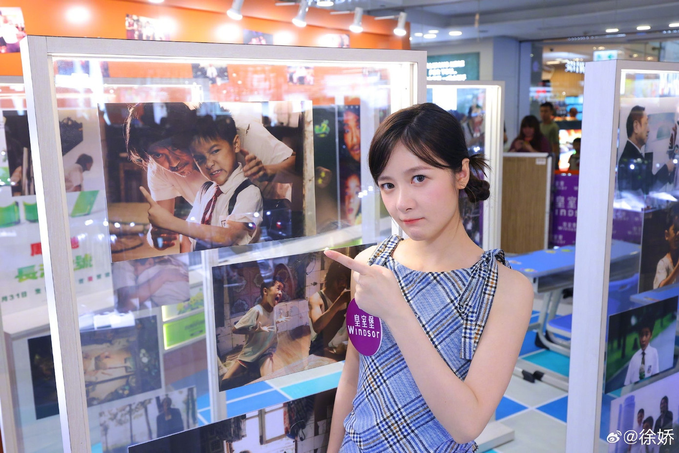 Mỹ nhân sinh năm 1997 đóng vai con trai Châu Tinh Trì trong Siêu khuyển thần thông (2008). Mỹ nhân sinh năm 1997 đóng vai con trai Châu Tinh Trì trong Siêu khuyển thần thông (2008).