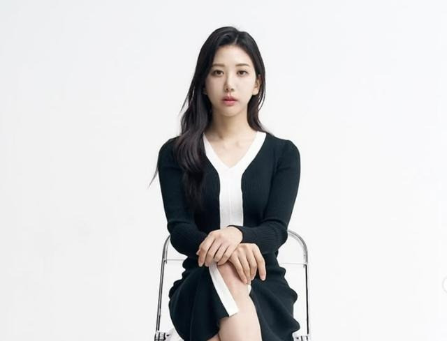 MC Oh Yoanna qua đời vào tháng 9/2024 nhưng đến giờ gia đình mới quyết định công khai nguyên nhân cái chết do tìm thấy di thư, biết được con gái bị bắt nạt. MC Oh Yoanna qua đời vào tháng 9/2024 nhưng đến giờ gia đình mới quyết định công khai nguyên nhân cái chết do tìm thấy di thư, biết được con gái bị bắt nạt.