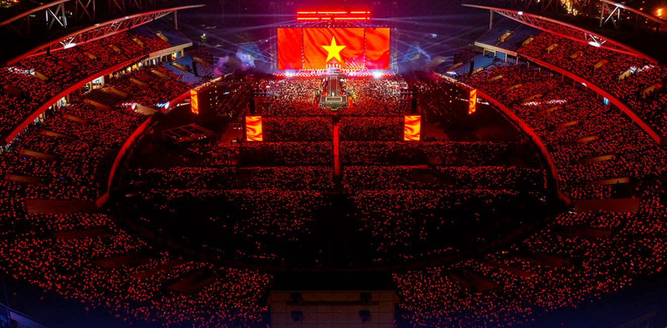Cảnh tượng hoàng tráng trong đêm concert 2 show Anh trai say hi tại sân vận động quốc gia Mỹ Đình (Hà Nội) tối 9/12. Lượng khán giả tại khu vực fanzone, vé đứng đông hơn so với đêm diễn hôm 7/12. Cảnh tượng hoàng tráng trong đêm concert 2 show Anh trai say hi tại sân vận động quốc gia Mỹ Đình (Hà Nội) tối 9/12. Lượng khán giả tại khu vực fanzone, vé đứng đông hơn so với đêm diễn hôm 7/12.