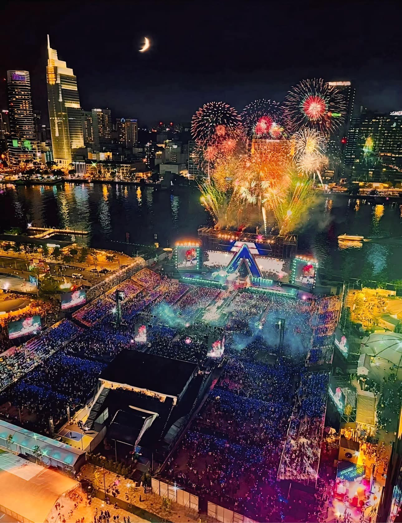 Negav chịu chỉ trích gay gắt vì phát ngôn liên quan đến việc học trước hàng chục nghìn khán giả. Negav chịu chỉ trích gay gắt vì phát ngôn liên quan đến việc học trước hàng chục nghìn khán giả.