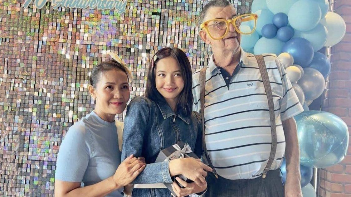 Lisa cách đây vài ngày tổ chức sinh nhật cho bố dượng.