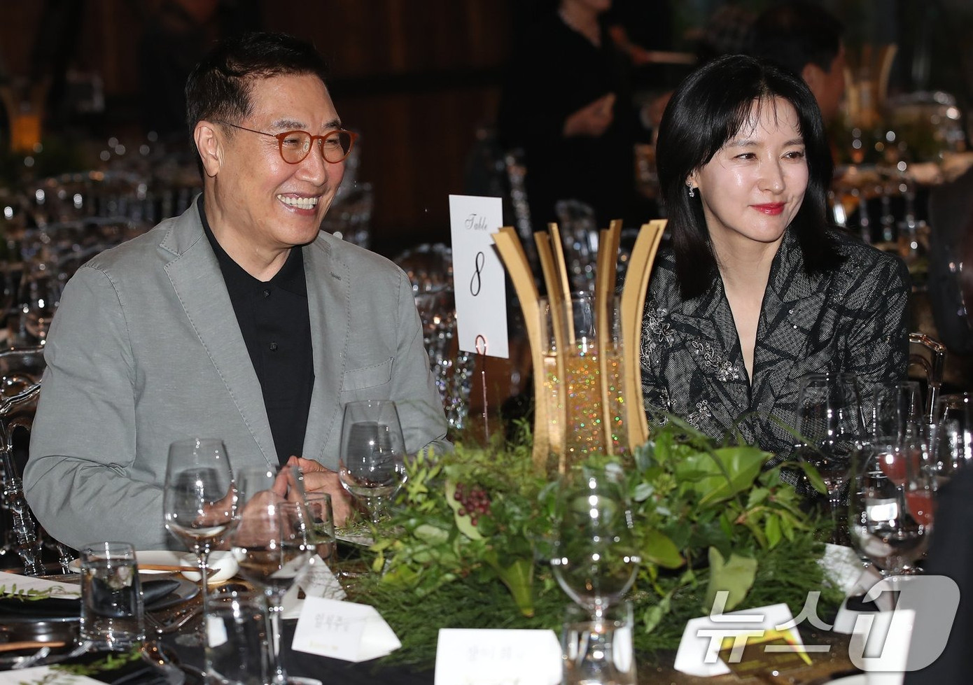 Lee Young Ae và chồng doanh nhân hơn cô 21 tuổi.