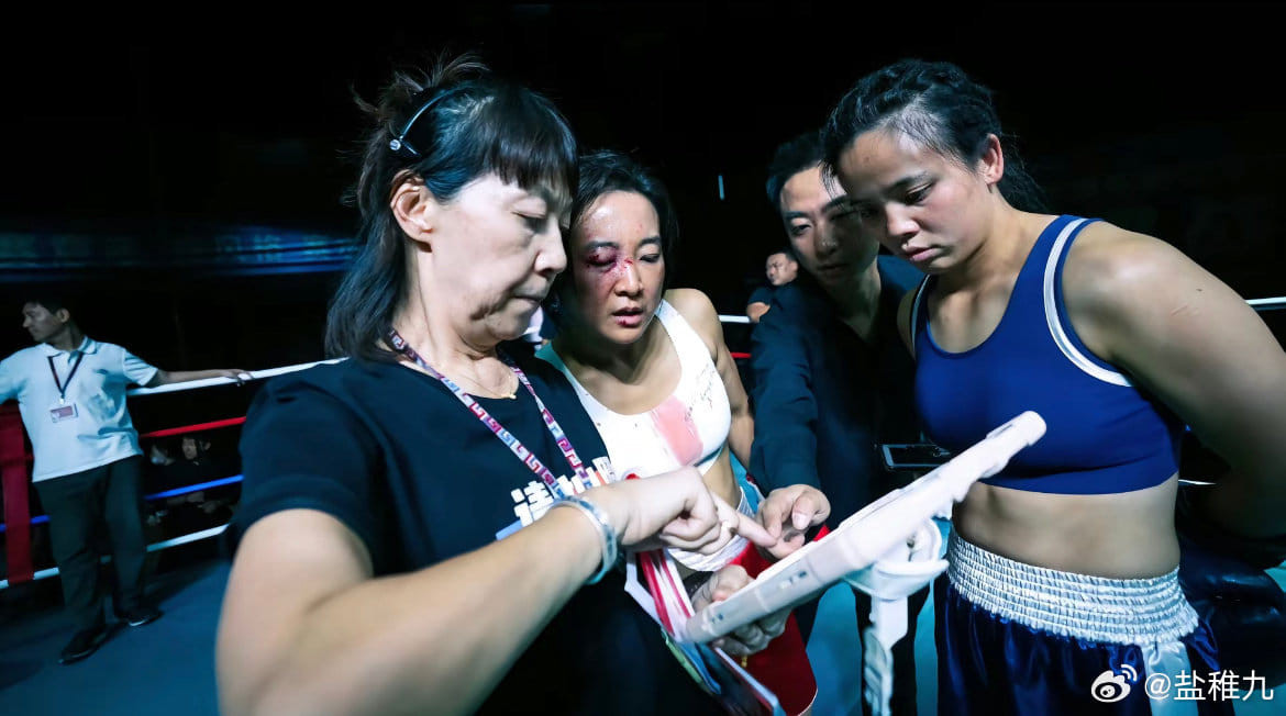 Giả Linh yêu cầu võ sĩ quyền anh chuyên nghiệp đánh thật.