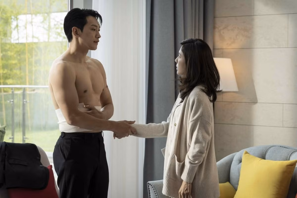 Bi Rain đóng cặp cùng đàn chị Kim Ha Neul. Bi Rain đóng cặp cùng đàn chị Kim Ha Neul.