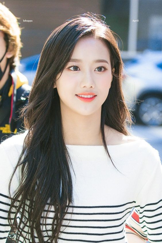 Thời điểm vướng tin bắt nạt và bạo lực học đường, Naeun bị tổn hại nghiêm trọng đến hình ảnh, danh tiếng. Nhiều nhãn hàng quay lưng với cô, bộ phim truyền hình Taxi Driver 2 của nhà đài SBS cũng gạch tên cô khỏi danh sách diễn viên ban đầu. Naeun buộc phải rút khỏi dự án dù phim quay gần 60%.