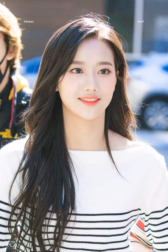 Thời điểm vướng tin bắt nạt và bạo lực học đường, Naeun bị tổn hại nghiêm trọng đến hình ảnh, danh tiếng. Nhiều nhãn hàng quay lưng với cô, bộ phim truyền hình Taxi Driver 2 của nhà đài SBS cũng gạch tên cô khỏi danh sách diễn viên ban đầu. Naeun buộc phải rút khỏi dự án dù phim quay gần 60%. Thời điểm vướng tin bắt nạt và bạo lực học đường, Naeun bị tổn hại nghiêm trọng đến hình ảnh, danh tiếng. Nhiều nhãn hàng quay lưng với cô, bộ phim truyền hình Taxi Driver 2 của nhà đài SBS cũng gạch tên cô khỏi danh sách diễn viên ban đầu. Naeun buộc phải rút khỏi dự án dù phim quay gần 60%.