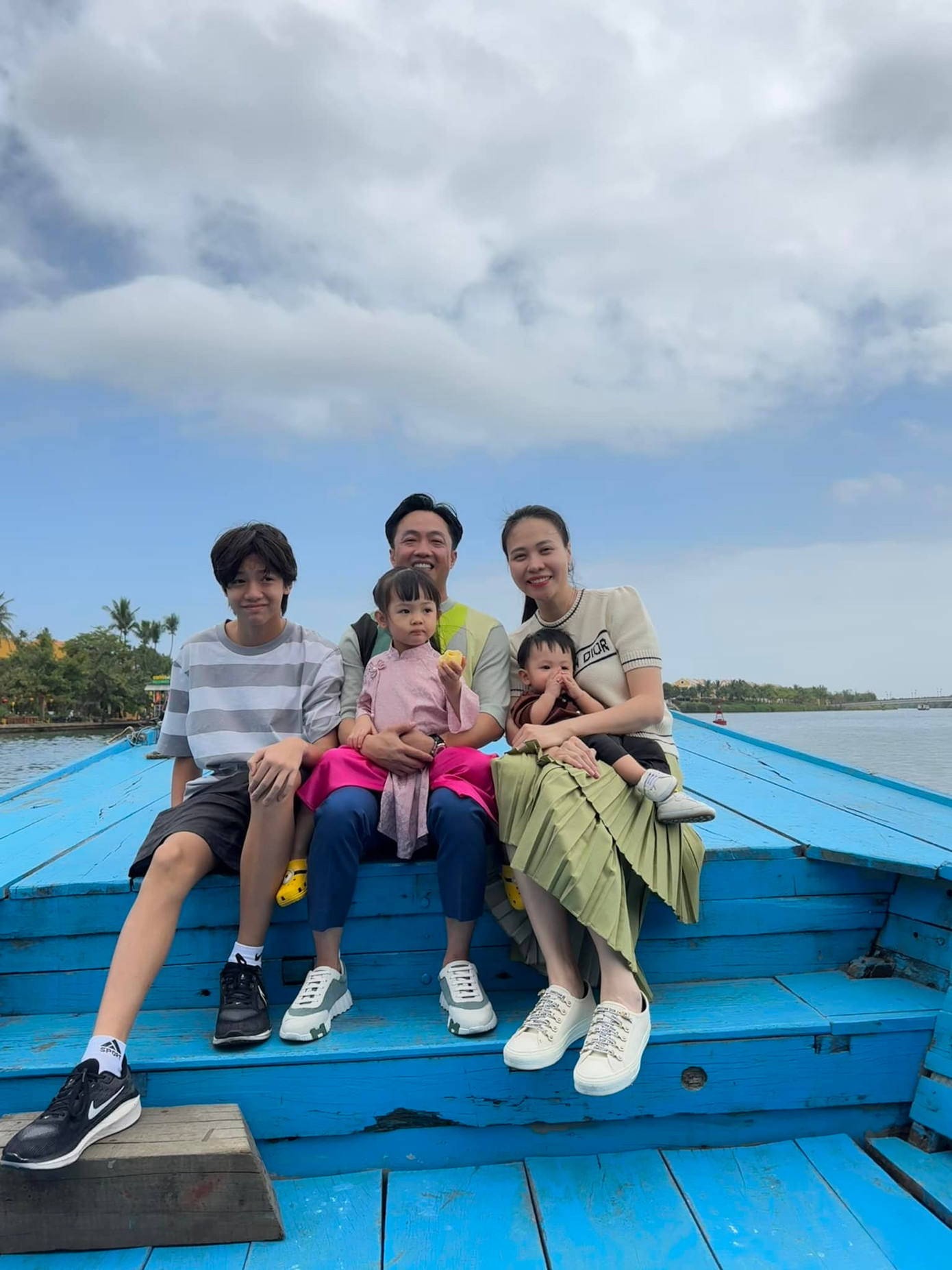 Vợ chồng Đàm Thu Trang - Cường Đô La đều đưa theo Subeo trong những chuyến du lịch trong và ngoài nước. Vợ chồng Đàm Thu Trang - Cường Đô La đều đưa theo Subeo trong những chuyến du lịch trong và ngoài nước.