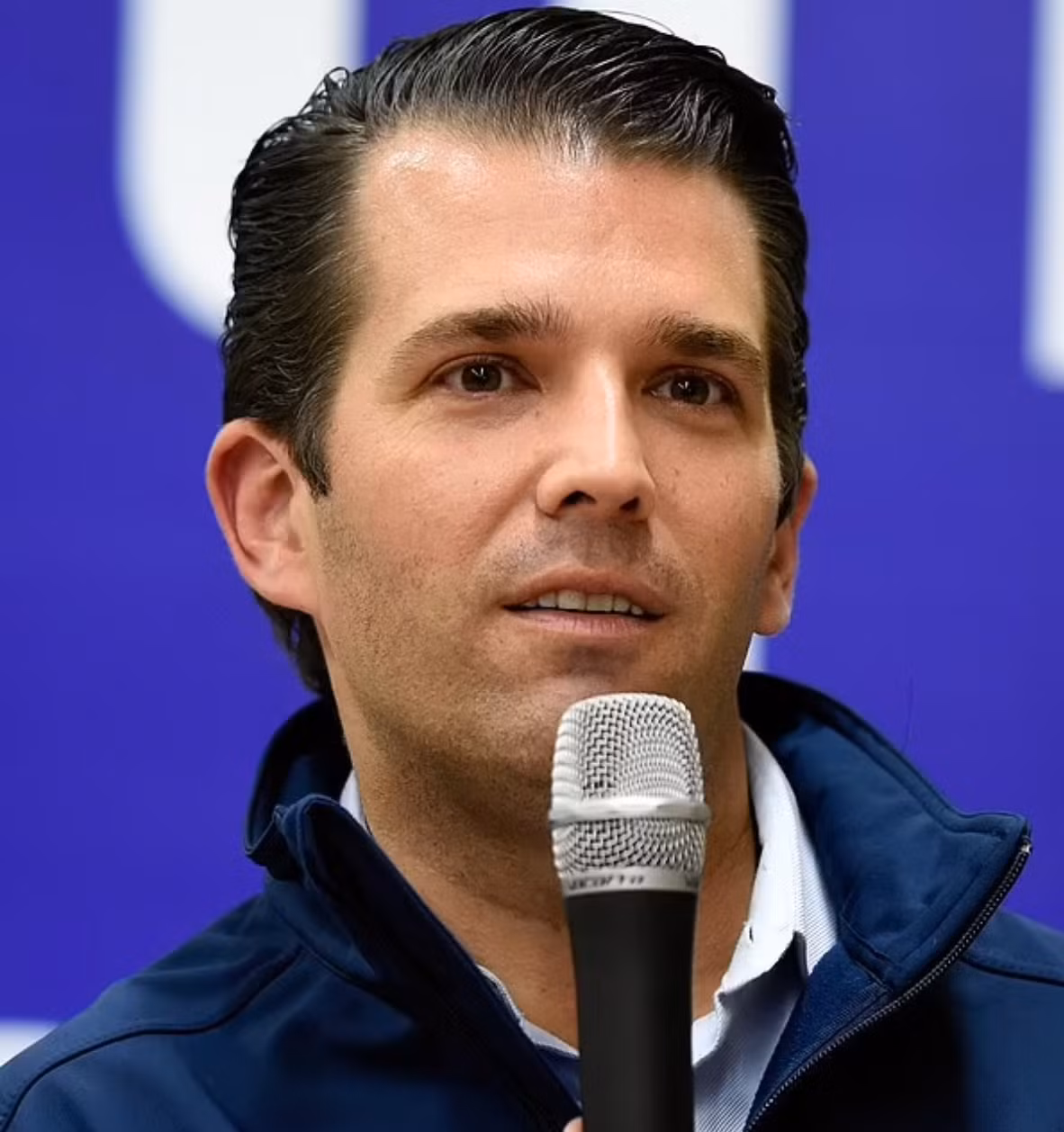 Ẩn ý trang phục nhà ông Trump trong lễ mừng chiến thắng ảnh 2 Ẩn ý trang phục nhà ông Trump trong lễ mừng chiến thắng ảnh 2
