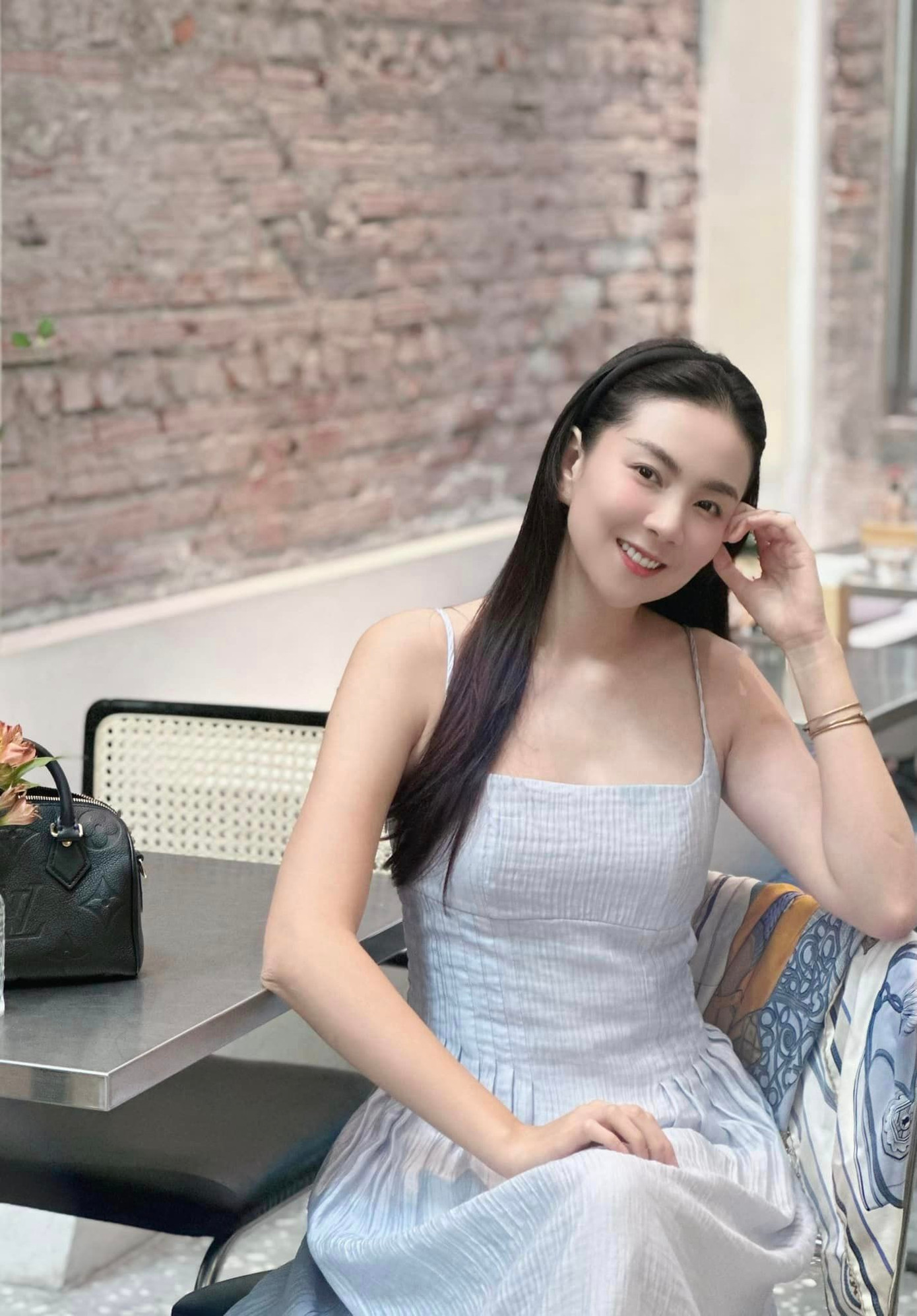 Vì luôn giữ nhịp luyện tập đều đặn nên cô kiêng khem quá khắt khe. Mai Ngọc ăn tinh bột vào buổi sáng, trưa, còn tối tập trung vào rau, thịt. Cô cũng không né tránh đồ ngọt và luôn thủ sẵn trong túi đồ của mình thanh socola đắng để kích thích tinh thần, lấy lại năng lượng.