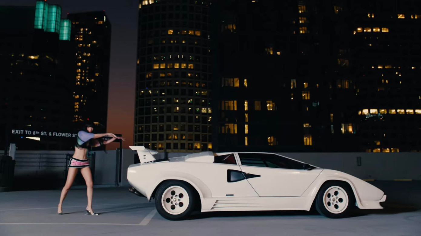 Một số trang phục trong teaser MV Mantra của Jennie. Một số trang phục trong teaser MV Mantra của Jennie.