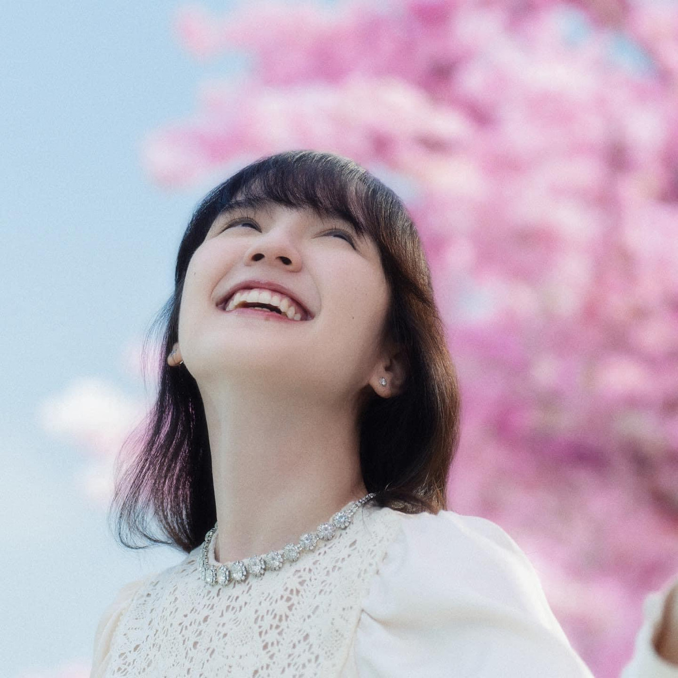 Hải Tú cách đây 4 năm (trái), trong MV Chúng ta của hiện tại và MV Chúng ta của tương lai (phải). Hải Tú cách đây 4 năm (trái), trong MV Chúng ta của hiện tại và MV Chúng ta của tương lai (phải).