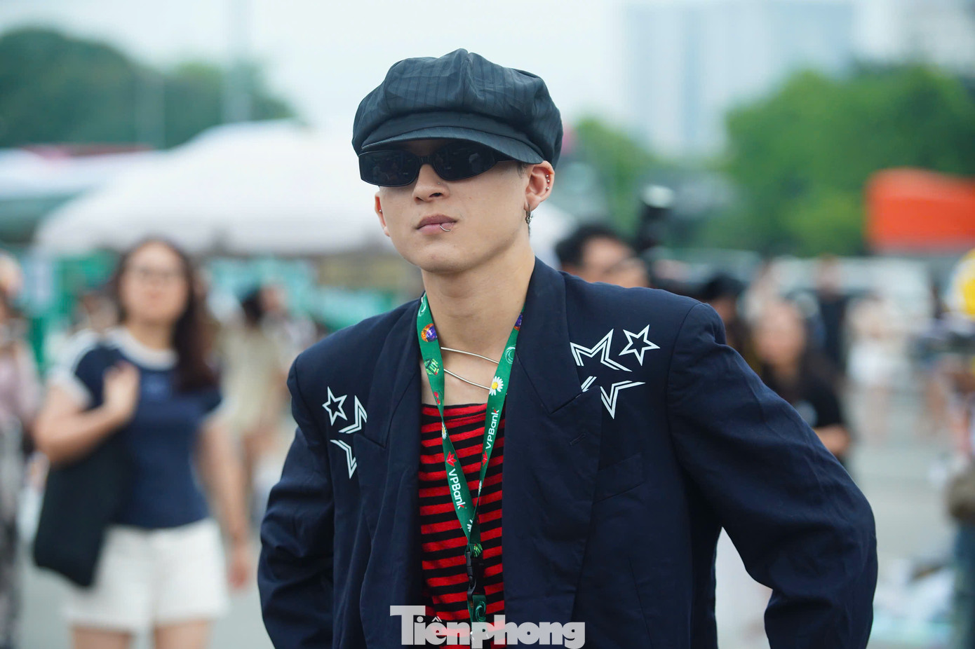 Fan nam cosplay phong cách thời trang của thủ lĩnh Big Bang.