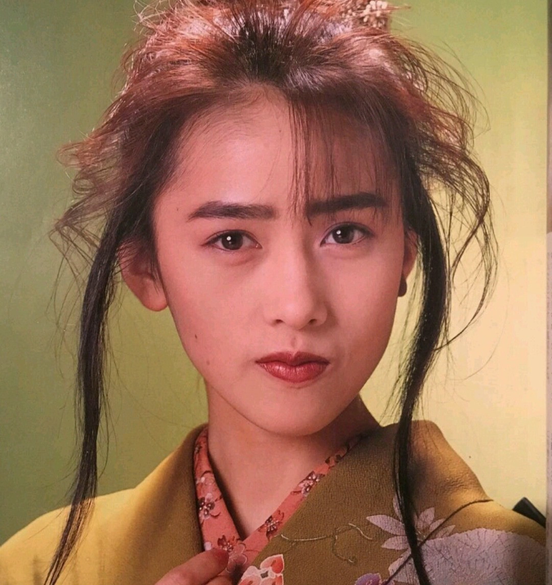 Kudo Shizuka là mỹ nhân tài sắc vẹn toàn không kém cạnh chồng. Kudo Shizuka là mỹ nhân tài sắc vẹn toàn không kém cạnh chồng.