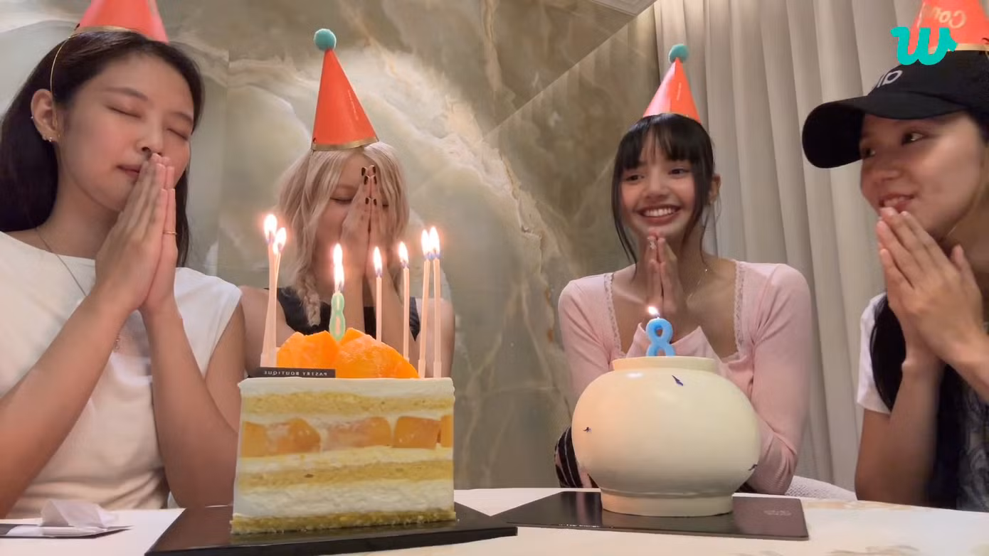 BlackPink gặp mặt đông đủ.