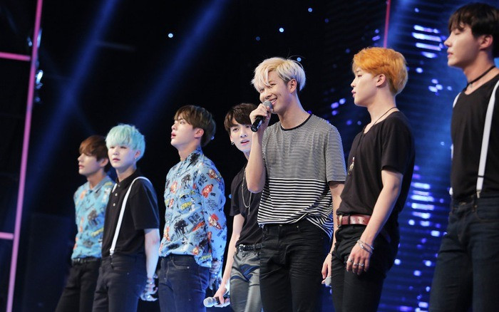 BTS diễn ở sân khấu Lan Anh trong lần duy nhất đến Việt Nam năm 2016. BTS diễn ở sân khấu Lan Anh trong lần duy nhất đến Việt Nam năm 2016.