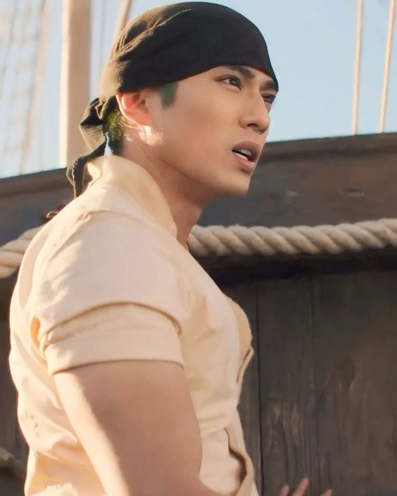 Cảnh chiến đấu giữa Zoro và Dracule Mihawk – đệ nhất kiếm sĩ trong Thất Vũ Hải - khiến Mackenyu có nhiều ấn tượng. “Chúng tôi quay cảnh đó khi trời lạnh và ẩm ướt, vì vậy đó là cảnh khó khăn đối với tôi” – anh nói.