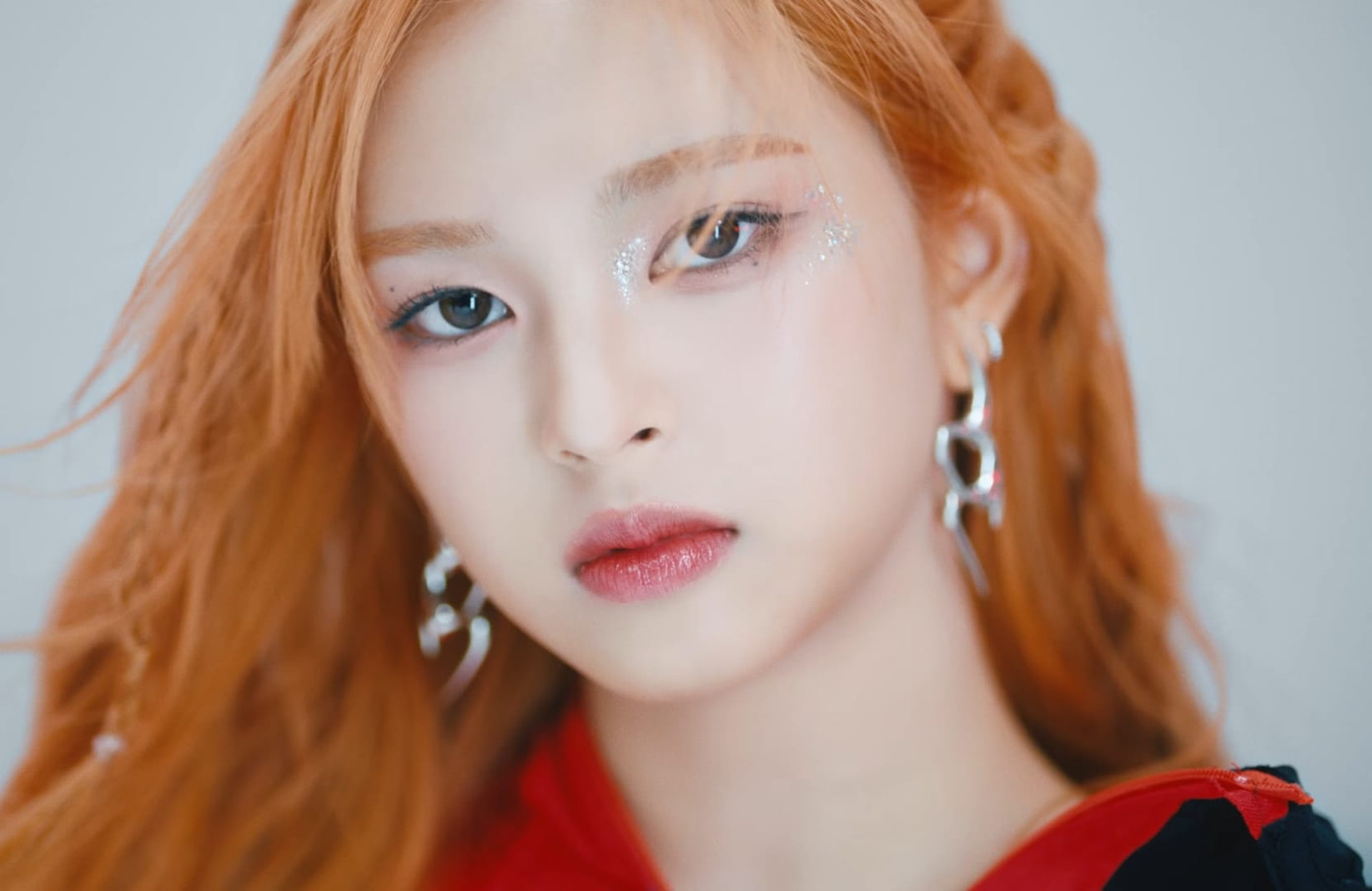 Ngày 13/11, Chiquita là thành viên đầu của Baby Monster được YG chính thức giới thiệu với công chúng. Nữ idol sinh năm 2009, quốc tịch Thái Lan, có khả năng hát, vũ đạo và được gọi là Lisa thế hệ mới. Chiquita khiến nhiều người gợi nhớ đến hình tượng của Lisa ở BlackPink, bản thân cô cũng thần tượng Lisa. Cựu chủ tịch YG - Yang Hyun Suk cũng từng dành lời khen ngợi cho Chiquita, cho rằng cô đặc biệt, hy vọng tương lai có thể nổi tiếng giống như Lisa và có tầm ảnh hưởng toàn cầu.