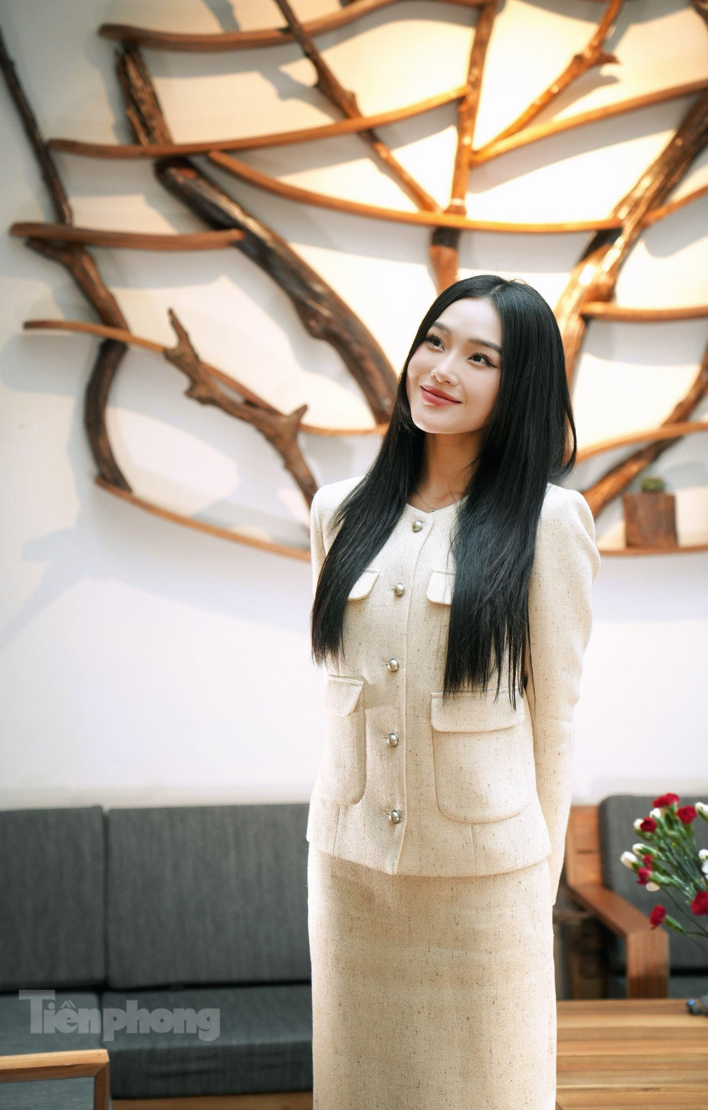 Tình hình kinh tế khó khăn khiến thu nhập của Cù Thị Trà năm nay không khởi sắc như mọi năm. Đổi lại, cô được khán giả đón nhận nhiều hơn nhờ những vai diễn trên sóng VTV. Ảnh: Trọng Quân. Tình hình kinh tế khó khăn khiến thu nhập của Cù Thị Trà năm nay không khởi sắc như mọi năm. Đổi lại, cô được khán giả đón nhận nhiều hơn nhờ những vai diễn trên sóng VTV. Ảnh: Trọng Quân.