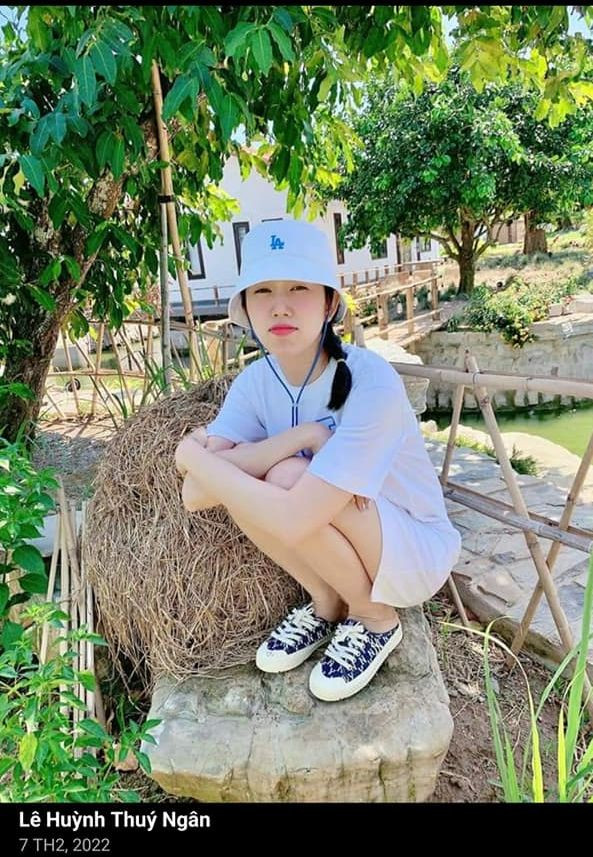 Thúy Ngân, Jack, Trường Giang (từ trái sang). Những bức hình của Jack và Thúy Ngân đăng tải cùng thời gian, được cho là chụp tại biệt thự nhà MC Trường Giang.