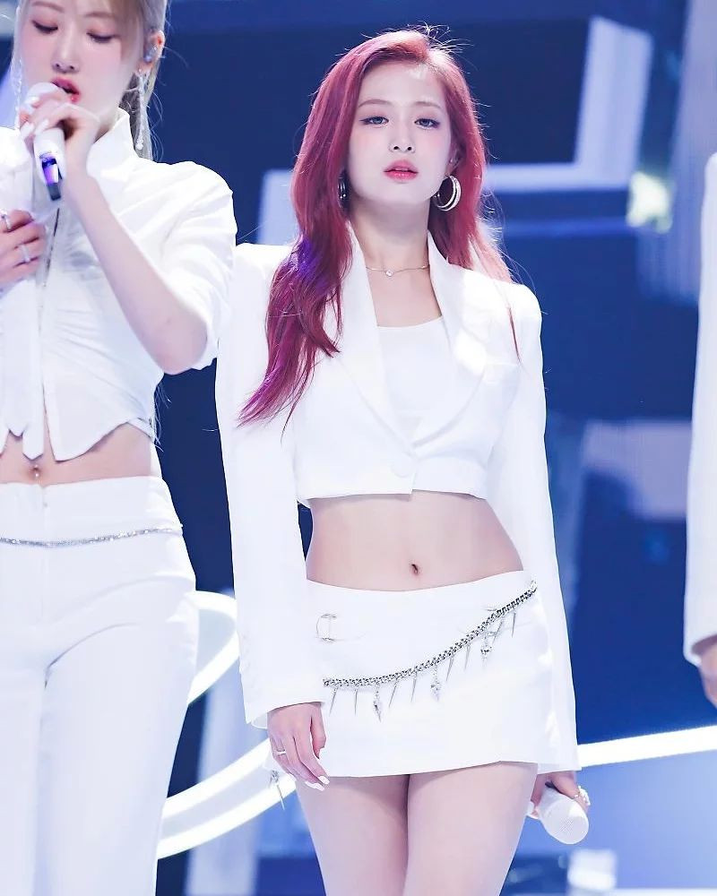 Nhiều sao Kpop chuộng thiết kế của local brand Việt Nam. Nhiều sao Kpop chuộng thiết kế của local brand Việt Nam.