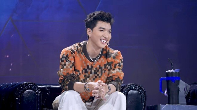 Hieuthuhai gây tranh cãi khi ngồi ghế nóng Rap Việt với vai trò giám khảo khách mời. Hieuthuhai gây tranh cãi khi ngồi ghế nóng Rap Việt với vai trò giám khảo khách mời.