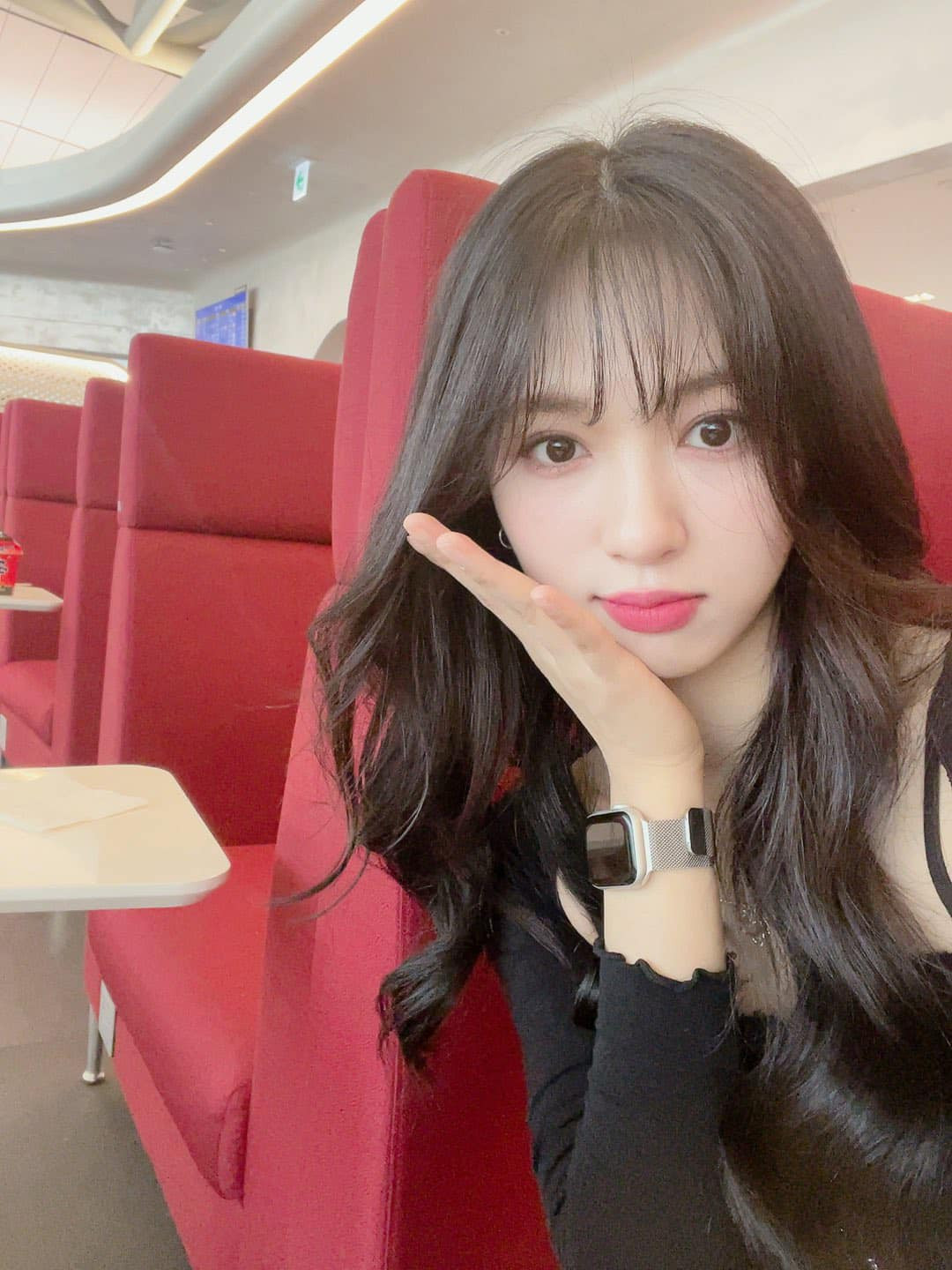 Góp mặt trong sự kiện âm nhạc tại TPHCM là nhiều thần tượng đến từ xứ sở kim chi. Cherry Bullet - nhóm nữ gen 3 hào hứng check-in khi đến Việt Nam. Nhóm nhạc nữ đến từ đến từ FNC Ent hứa hẹn tạo dấu ấn trên sân khấu tại Việt Nam tối nay.