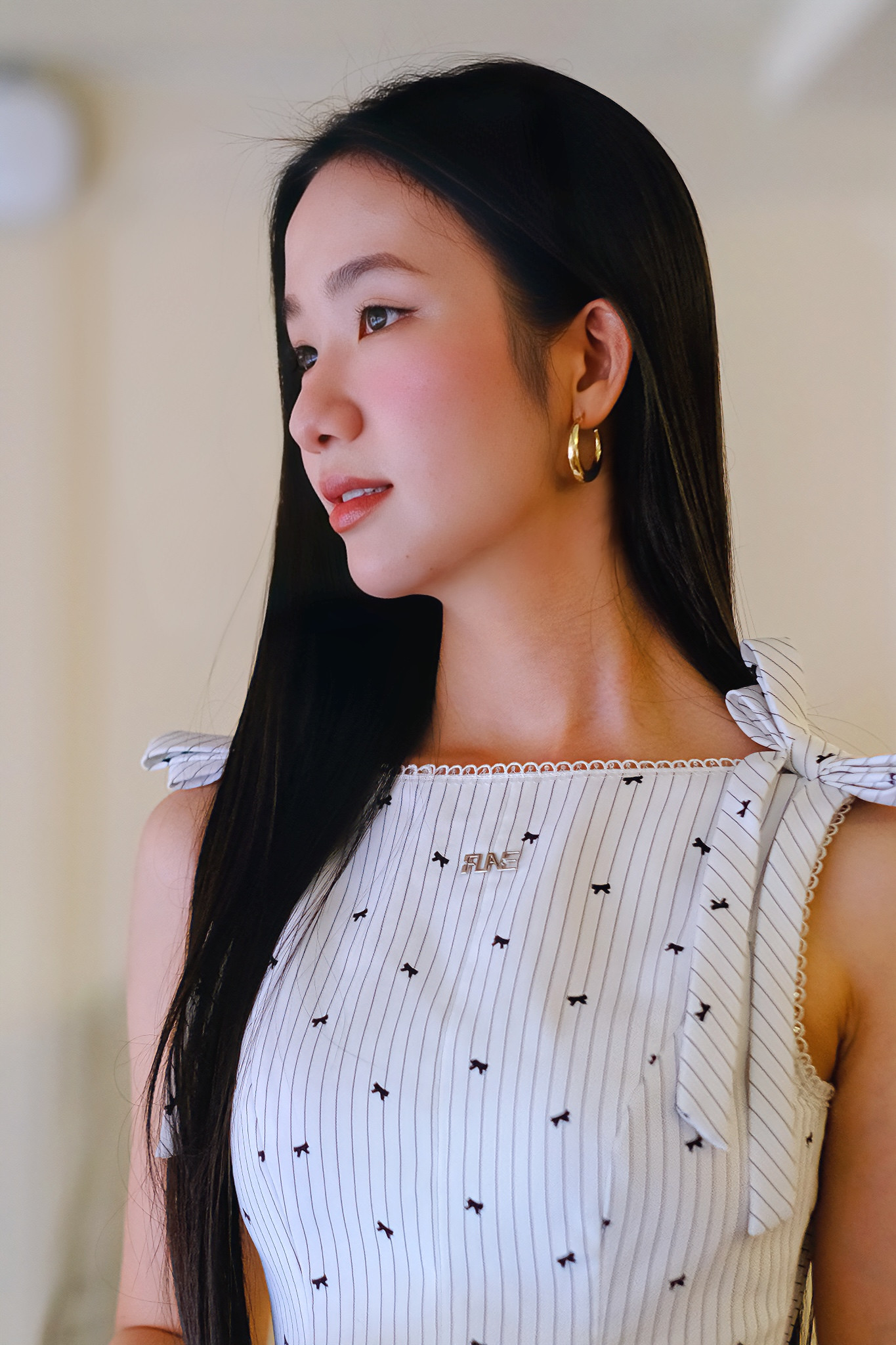 Là thí sinh chủ nhà, Nguyễn Phương Nhi háo hức chào đón các thí sinh đến từ nhiều tỉnh, thành đến với TP Huế để tham dự vòng chung kết. Một tháng qua, cô tích cực tập luyện thể thao rèn luyện vóc dáng, trau dồi các kỹ năng. Phương Nhi nói cô tập thêm môn boxing để rèn luyện sức bền, sự dẻo dai. "Tôi đã giảm được 1-2 kg. Sắp tới chúng tôi sẽ đo lại nhân trắc học nên tôi muốn mình có vóc dáng săn chắc và số đo ba vòng ưng ý nhất", cô nói.