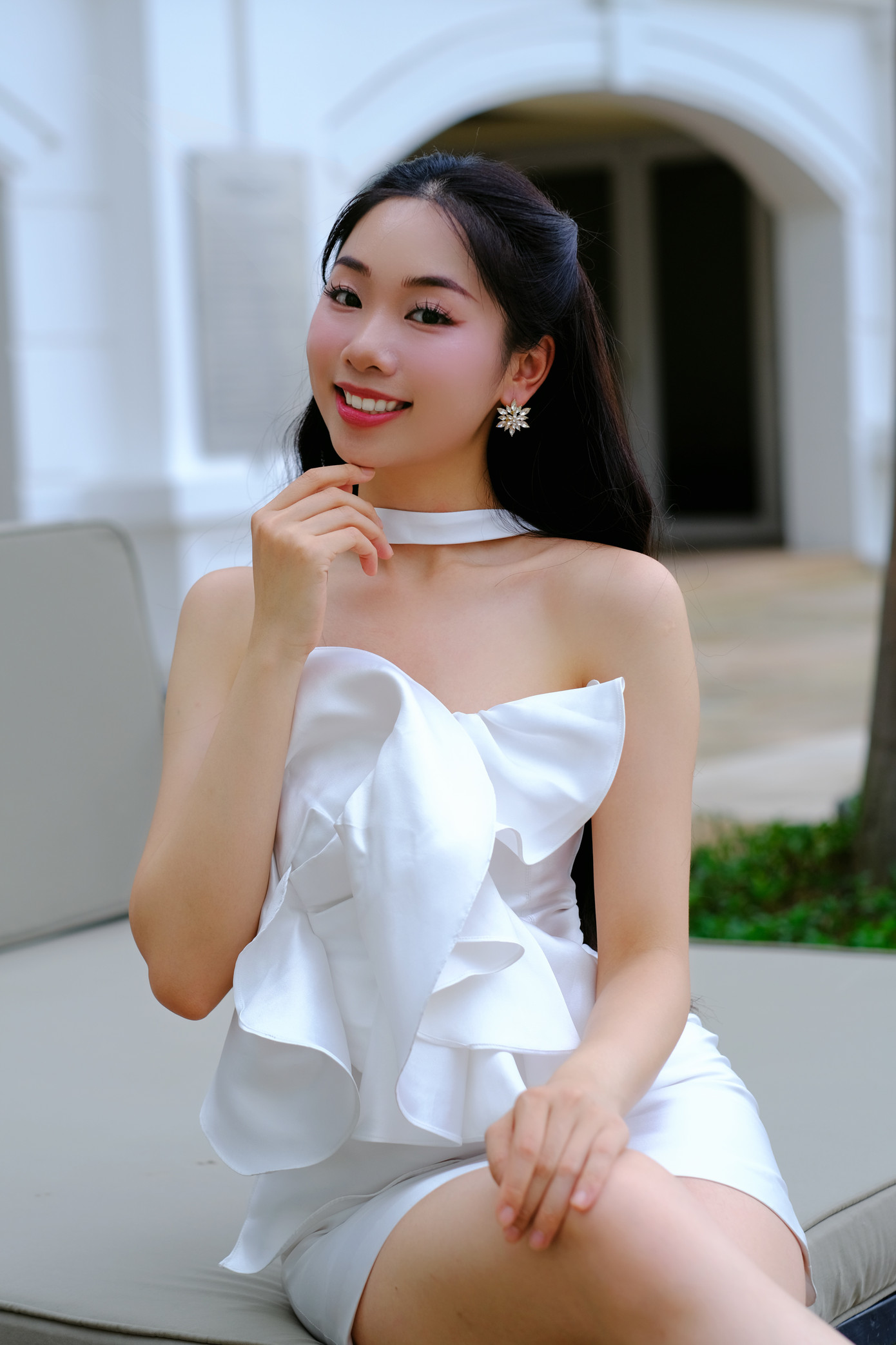 Thùy Dương nói cô là người hướng nội và tính cách này có nhiều sự tương đồng với không khí trầm lắng, thơ mộng của Huế. "Khi tôi đến Lăng Tự Đức ngày hôm qua, trời bất chợt đổ mưa. Hình ảnh ấy mang lại vẻ đẹp rất thơ mộng và để lại trong tôi nhiều ấn tượng khó phai", cô nói.