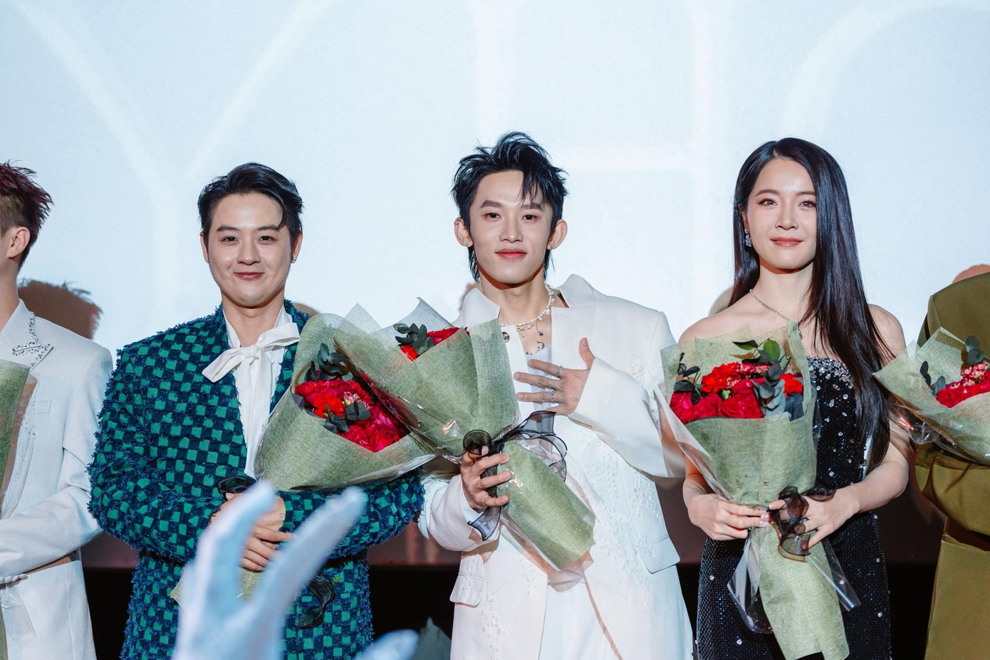 Các Anh trai vượt ngàn chông gai đóng phim.