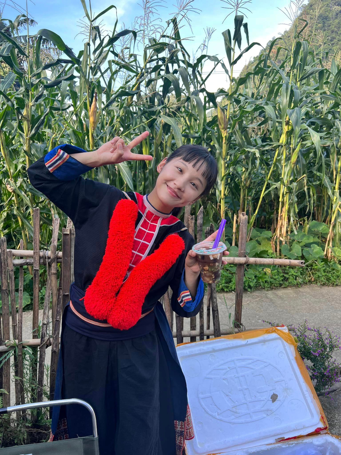 Đi giữa trời rực rỡ quy tụ dàn diễn viên trẻ, Thu Hà và Long Vũ lần đầu đóng chính phim truyền hình giờ vàng.