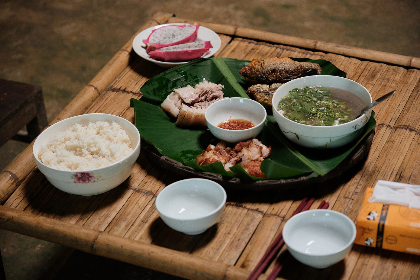 Một số món ngon du khách có thể thưởng thức khi ghé thăm nơi đây như cá chép ruộng, thịt lợn bản,...