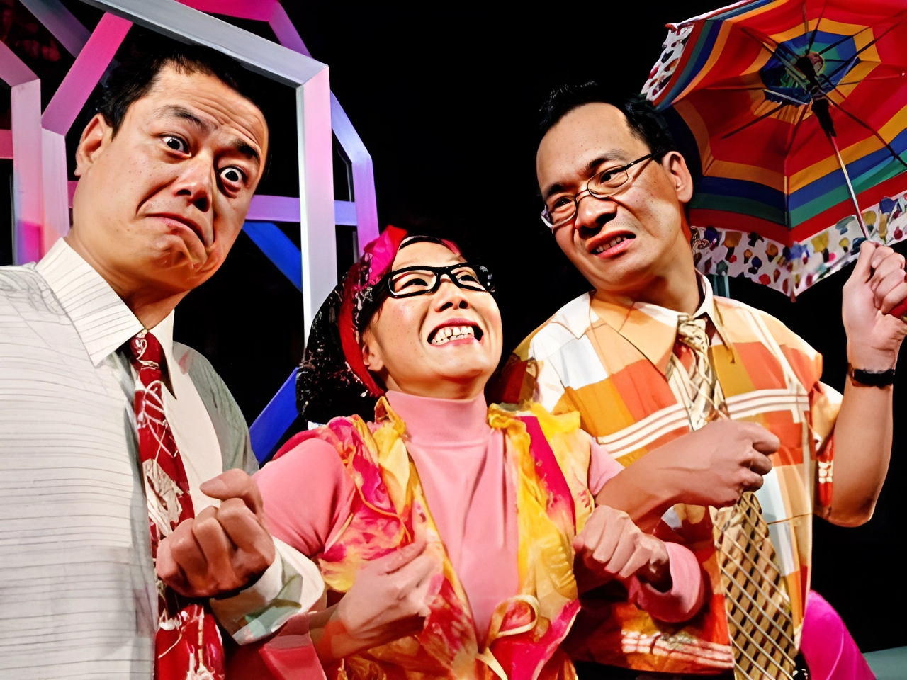 Năm 2008, Xuân Tùng rời Nhà hát Tuổi trẻ. Anh sợ bản thân rơi vào lối mòn bởi đó là thời kỳ sân khấu khó khăn, cuộc sống của anh có nhiều ngã rẽ. “Tôi quan niệm thứ nguy hiểm nhất trong nghề diễn là việc mình đi trên con đường bằng phẳng khiến mình ‘buồn ngủ’, tôi sợ điều đó” – diễn viên 55 tuổi cho biết. Năm 2008, Xuân Tùng rời Nhà hát Tuổi trẻ. Anh sợ bản thân rơi vào lối mòn bởi đó là thời kỳ sân khấu khó khăn, cuộc sống của anh có nhiều ngã rẽ. “Tôi quan niệm thứ nguy hiểm nhất trong nghề diễn là việc mình đi trên con đường bằng phẳng khiến mình ‘buồn ngủ’, tôi sợ điều đó” – diễn viên 55 tuổi cho biết.