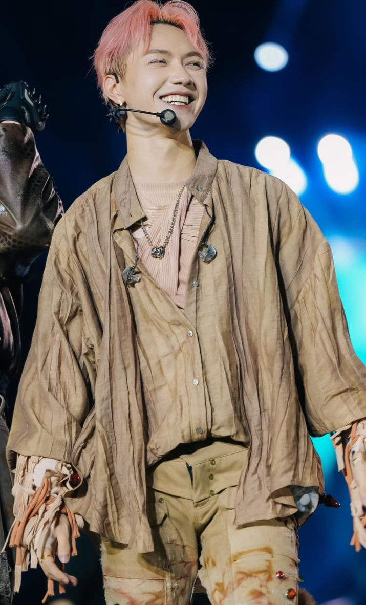 Ca khúc mới Say hi never say goodbye được các anh trai hát lên trong Đêm 2 Concert. Chương trình thông báo hẹn khán giả ở đêm 3 vào 7/12 tại SVĐ Mỹ Đình, thủ đô Hà Nội. Ca khúc mới Say hi never say goodbye được các anh trai hát lên trong Đêm 2 Concert. Chương trình thông báo hẹn khán giả ở đêm 3 vào 7/12 tại SVĐ Mỹ Đình, thủ đô Hà Nội.