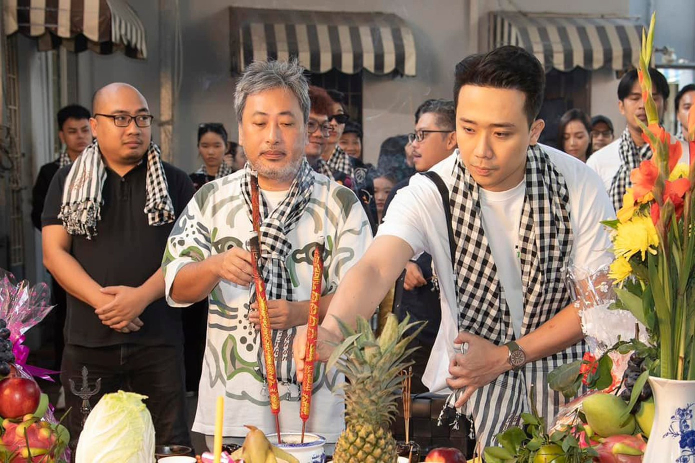 Nguyễn Quang Dũng nói chưa nghĩ ra ai phù hợp với vai Ba Phi hơn Trấn Thành. Nguyễn Quang Dũng nói chưa nghĩ ra ai phù hợp với vai Ba Phi hơn Trấn Thành.