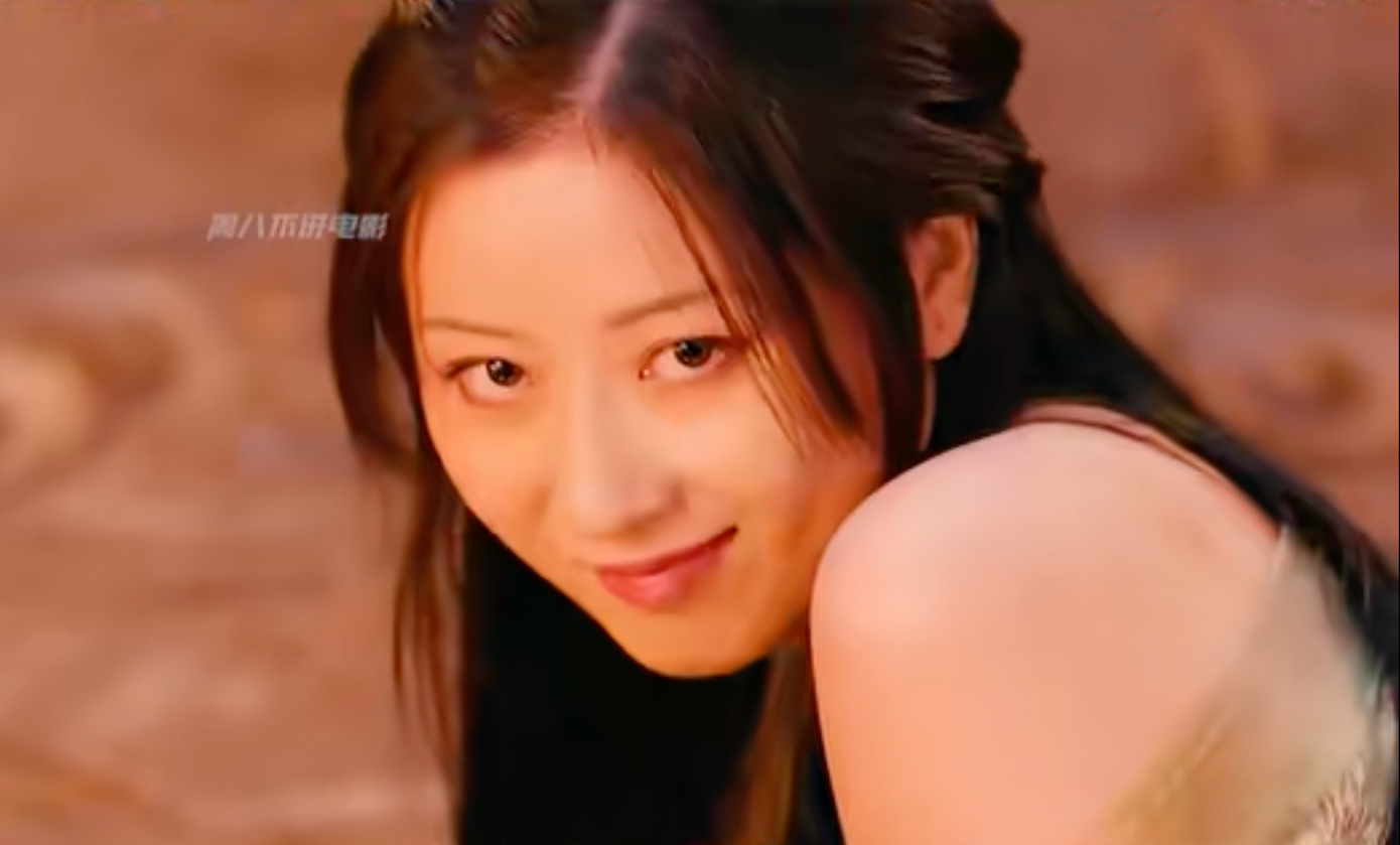 &quot;Tân Long Môn khách sạn&quot; có nhiều cảnh quay diễn viên nữ khoe da thịt.