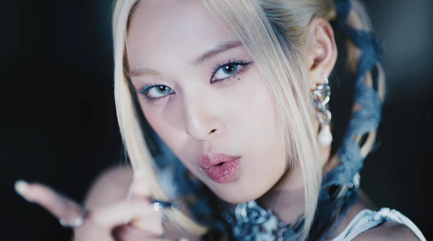 YG vẫn để "gà nhà" theo đuổi hình tượng girl crush bất chấp các nhóm thế hệ thứ tư có nhiều hình ảnh khác biệt, hợp thời. YG vẫn để "gà nhà" theo đuổi hình tượng girl crush bất chấp các nhóm thế hệ thứ tư có nhiều hình ảnh khác biệt, hợp thời.