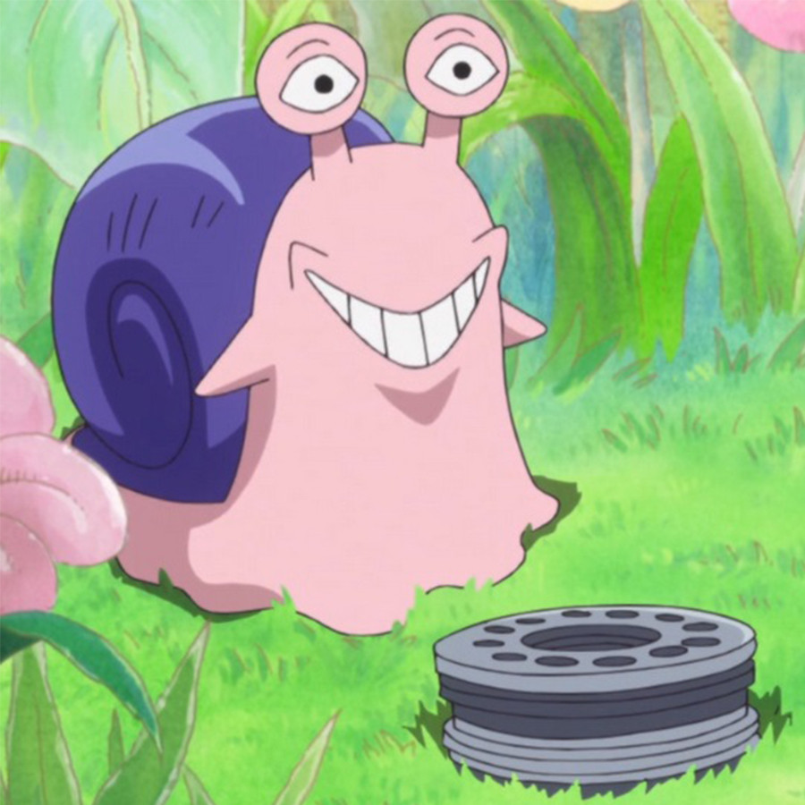 Den Den Mushi phiên bản hoạt hình và bản đời thực. Den Den Mushi phiên bản hoạt hình và bản đời thực.