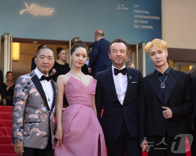 Những năm gần đây, Yoona chủ yếu hoạt động với vai trò diễn viên. Cô từng tham gia Lối thoát trên không, Đặc vụ xuyên quốc gia, Mật danh K2, Big Mouth, Khi nhà vua yêu… Dự án gần nhất Yoona đóng chính là bộ phim hài lãng mạn Khách sạn vương giả (tựa gốc: King The Land, sánh vai cùng Lee Jun Ho). Tác phẩm bị chê có nội dung cũ kỹ, gây tranh cãi vì tình tiết sai lệch văn hóa, rating thấp tuy nhiên vẫn gây hiệu ứng nhất định trên mạng xã hội. Những năm gần đây, Yoona chủ yếu hoạt động với vai trò diễn viên. Cô từng tham gia Lối thoát trên không, Đặc vụ xuyên quốc gia, Mật danh K2, Big Mouth, Khi nhà vua yêu… Dự án gần nhất Yoona đóng chính là bộ phim hài lãng mạn Khách sạn vương giả (tựa gốc: King The Land, sánh vai cùng Lee Jun Ho). Tác phẩm bị chê có nội dung cũ kỹ, gây tranh cãi vì tình tiết sai lệch văn hóa, rating thấp tuy nhiên vẫn gây hiệu ứng nhất định trên mạng xã hội.