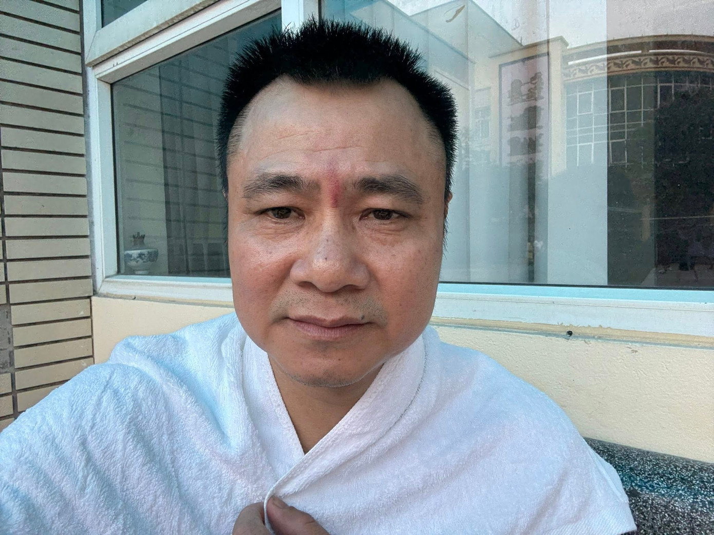 NSND Tự Long cập nhật tình hình sau đêm diễn mưa gió show Anh trai vượt ngàn chông gai ở Hưng Yên.